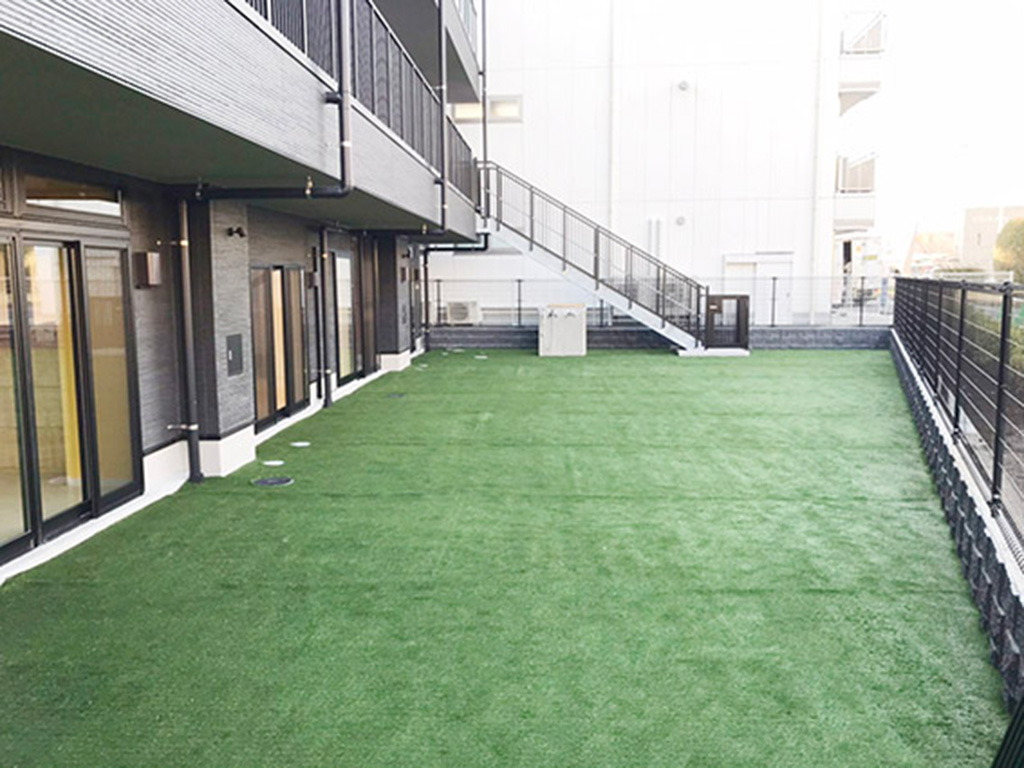 戸田公園保育所様の園庭の人工芝敷設施工をいたしました 施工情報 フットサル サッカー施設を作りたい方へ 施工ドットコム